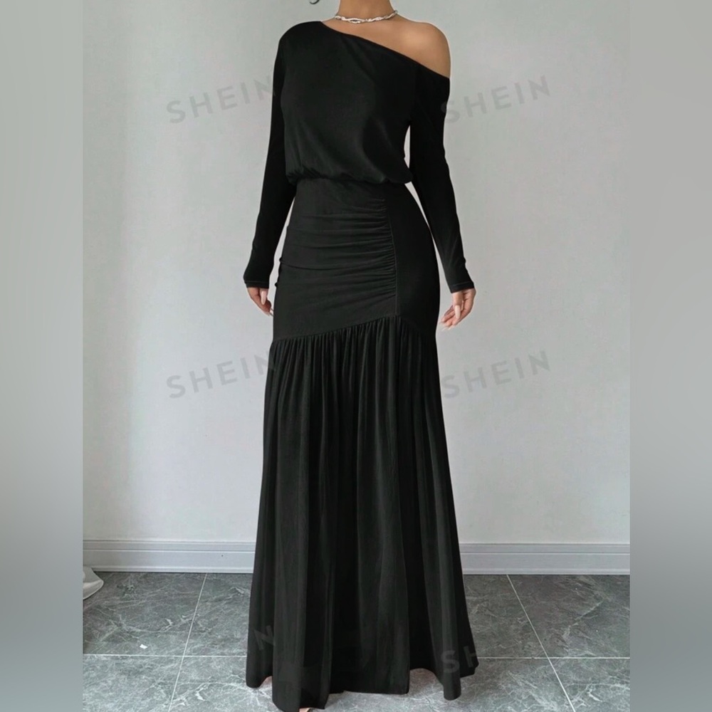 SHEIN Elenzya Elegant
Asymmetrical Neck Dress